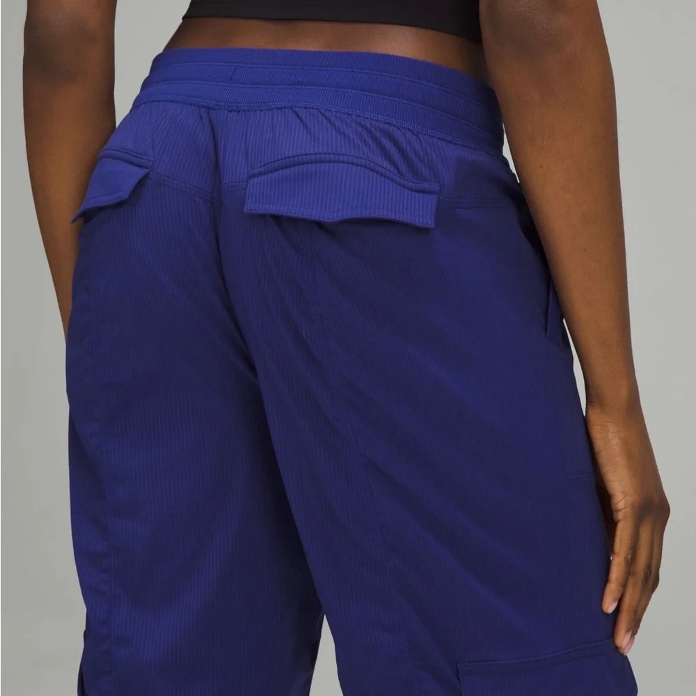 LULULEMON DANCE STUDIO RELAXED FIT MR CARGO PANTS IN LARK SZ M NWT - Picture 5 of 11